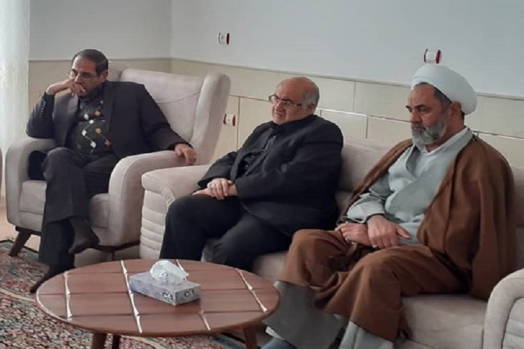 دیدار استاندار کرمان با خانواده جانباختگان مراسم تشییع در رفسنجان