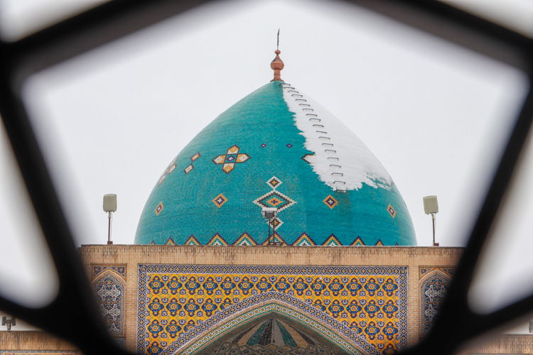 بارش برف؛ شادی کودکان، معضلات شهری