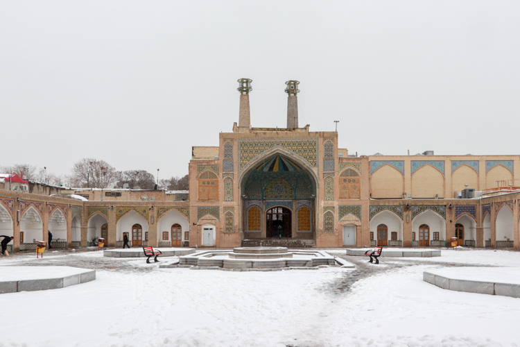 بارش برف؛ شادی کودکان، معضلات شهری