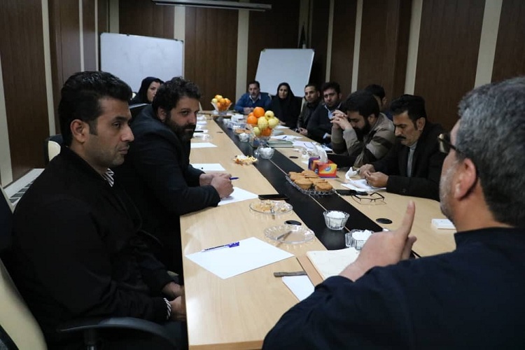 استفاده از ظرفیت هنرمندان در جلسات اتاق فکر حوزه هنری لرستان