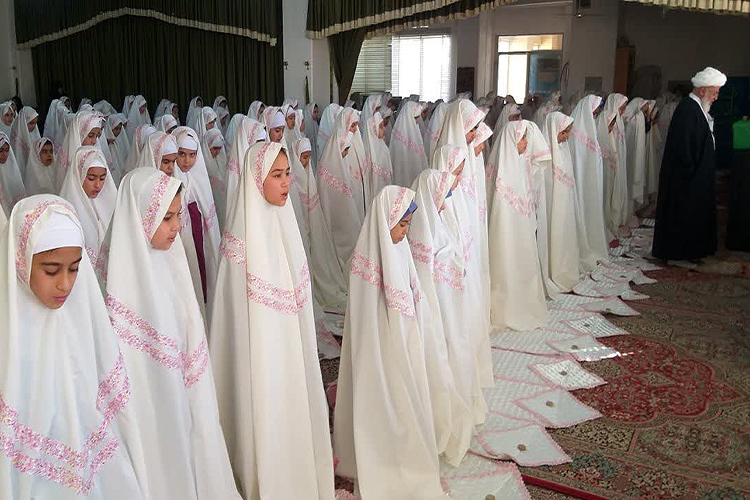 300 دانش&zwnj;آموز یزدی بهار تکلیف خود را جشن گرفتند