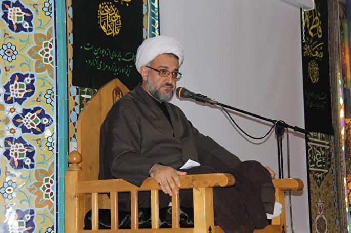 نگاه کردن به کلام خدا در قرآن سبب نورانیت قلب می‌شود