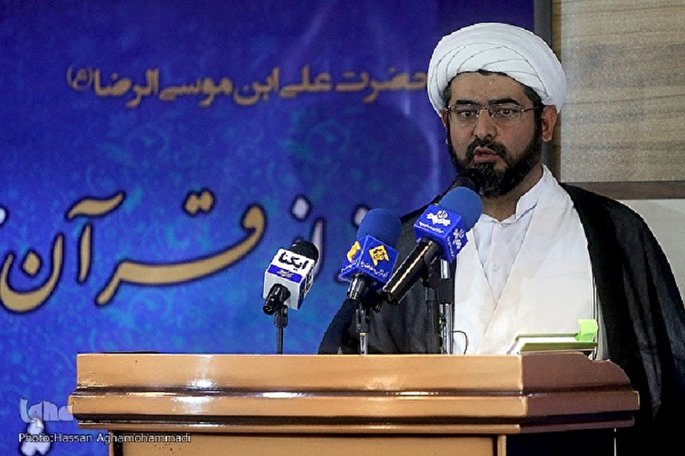 راهبرد جامعه را قرآنی‌ها مشخص کنند