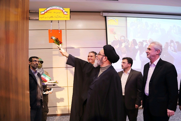 نواخته شدن زنگ انقلاب در دبیرستان طالقانی تبریز