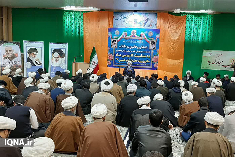 گزارش تصویری/دیدار روحانیون و طلاب با امام جمعه یزد