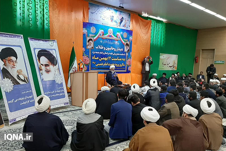 گزارش تصویری/دیدار روحانیون و طلاب با امام جمعه یزد