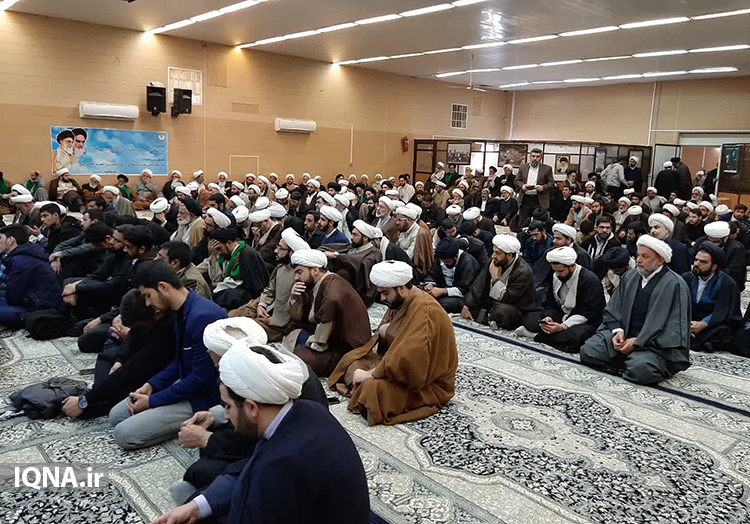 گزارش تصویری/دیدار روحانیون و طلاب با امام جمعه یزد