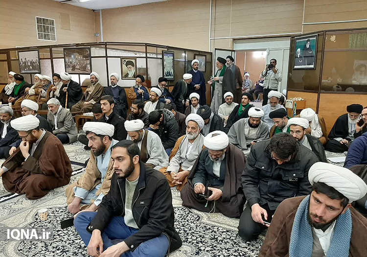گزارش تصویری/دیدار روحانیون و طلاب با امام جمعه یزد