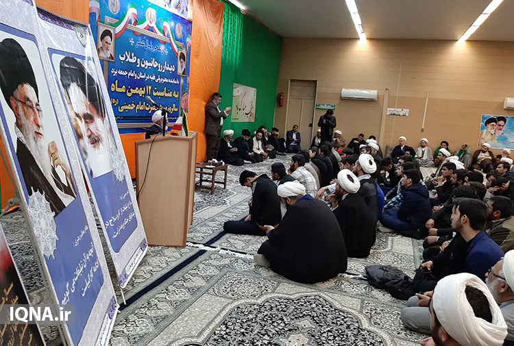 گزارش تصویری/دیدار روحانیون و طلاب با امام جمعه یزد