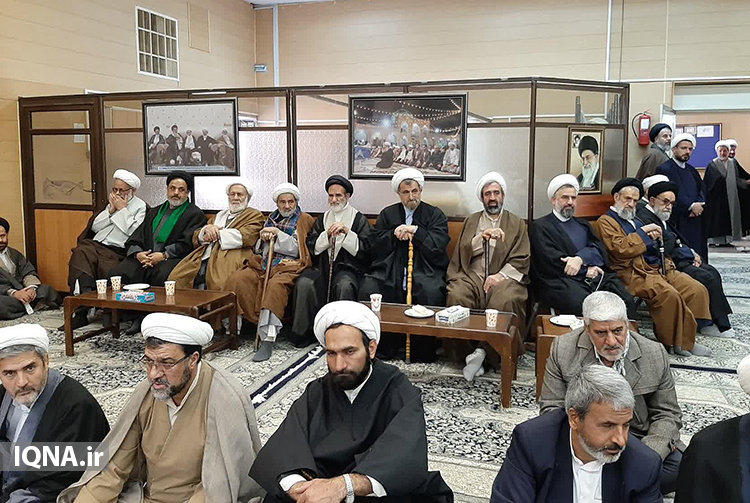 گزارش تصویری/دیدار روحانیون و طلاب با امام جمعه یزد