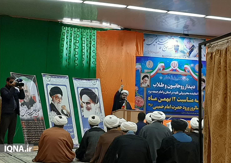گزارش تصویری/دیدار روحانیون و طلاب با امام جمعه یزد
