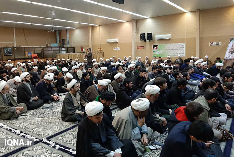گزارش تصویری/دیدار روحانیون و طلاب با امام جمعه یزد