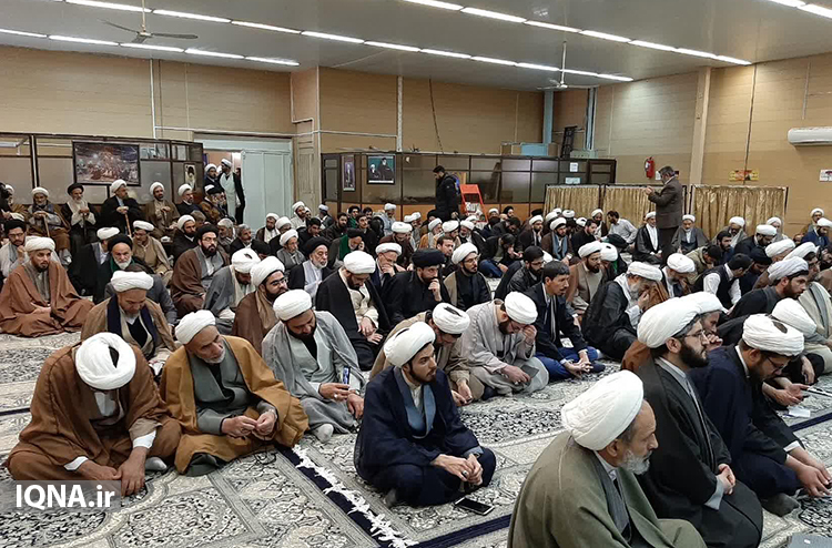 گزارش تصویری/دیدار روحانیون و طلاب با امام جمعه یزد
