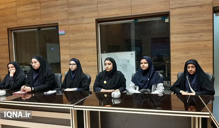 نشست صمیمانه بانوان تاثیرگذار در انقلاب با نسل&zwnj;های سوم