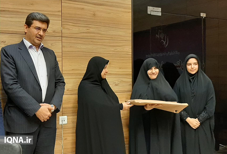 نشست صمیمانه بانوان تاثیرگذار در انقلاب با نسل&zwnj;های سوم