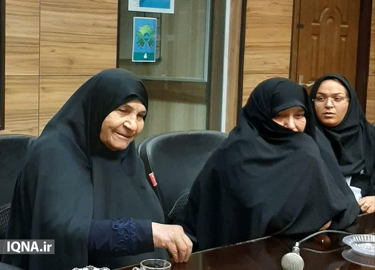 نشست صمیمانه بانوان تاثیرگذار در انقلاب با نسل&zwnj;های سوم