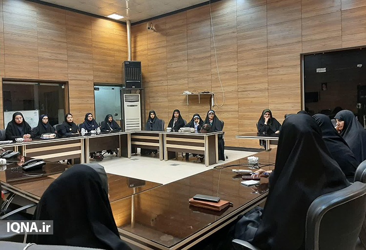 نشست صمیمانه بانوان تاثیرگذار در انقلاب با نسل&zwnj;های سوم