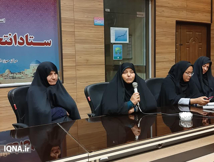 نشست صمیمانه بانوان تاثیرگذار در انقلاب با نسل&zwnj;های سوم