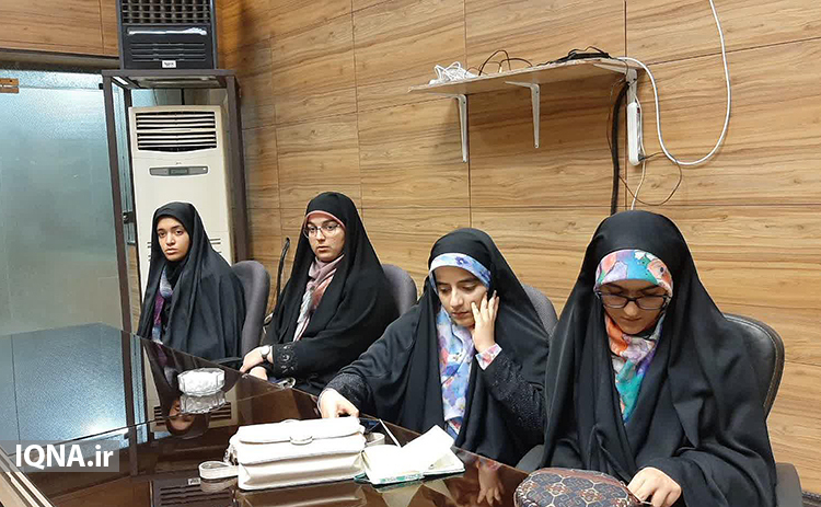 نشست صمیمانه بانوان تاثیرگذار در انقلاب با نسل&zwnj;های سوم