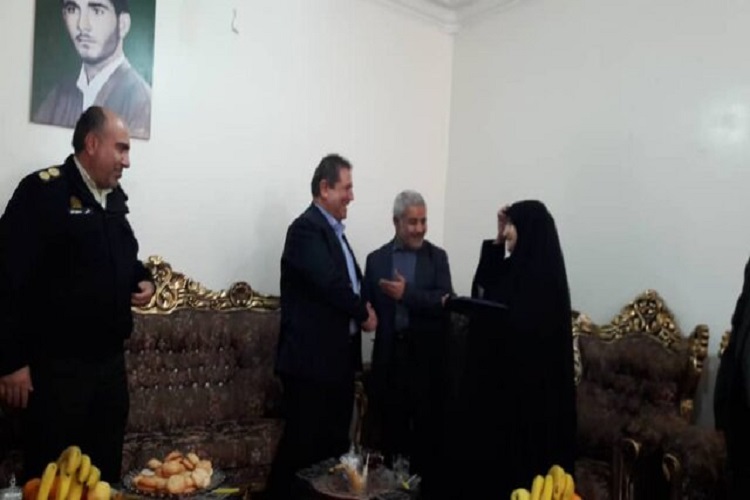 دیدار فرماندار کهگیلویه با خانواده شهید نورالدینی دیدار فرماندار کهگیلویه با خانواده شهید نورالدینی