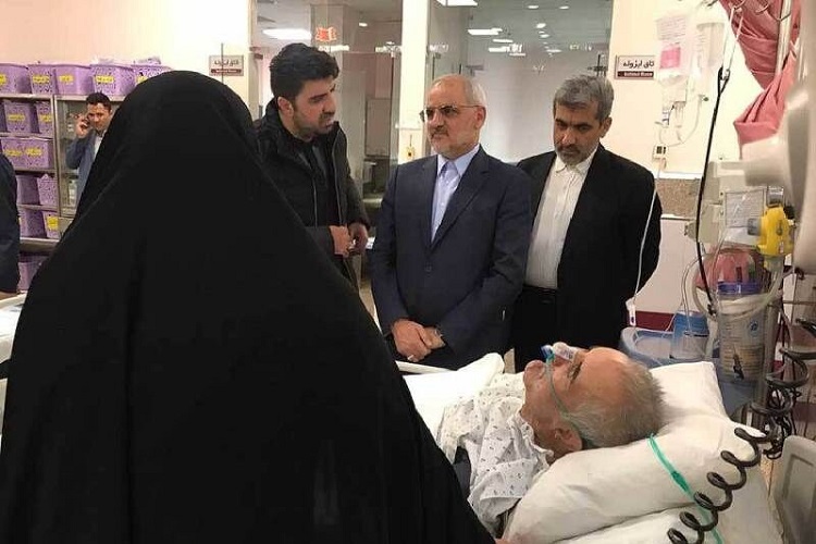 عیادت وزیر آموزش و پرورش از والدین شهید فهمیده در بیمارستان