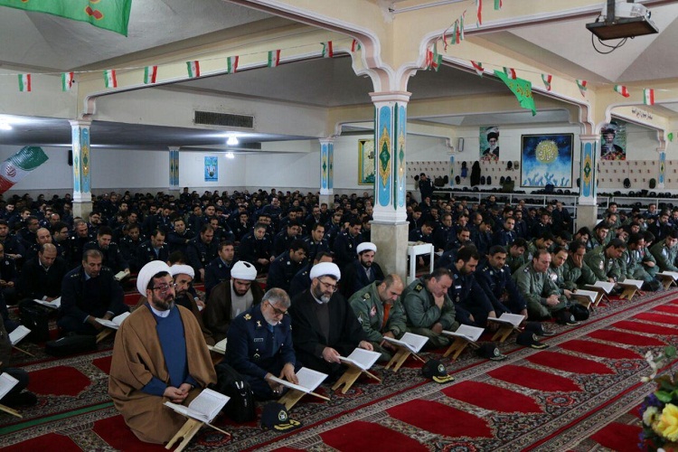 محفل انس با قرآن در پایگاه هوایی شهید فکوری تبریز برگزار شد
