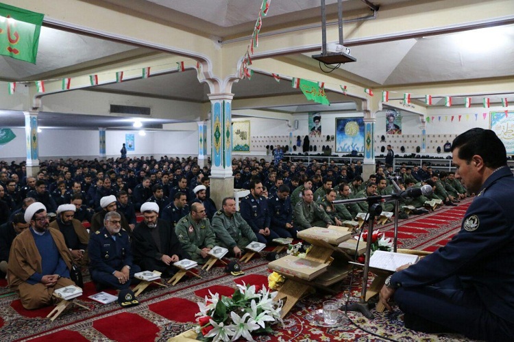 محفل انس با قرآن در پایگاه هوایی شهید فکوری تبریز برگزار شد