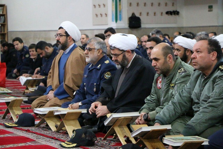 محفل انس با قرآن در پایگاه هوایی شهید فکوری تبریز برگزار شد