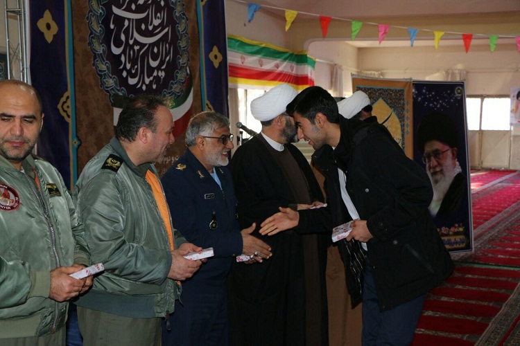 محفل انس با قرآن در پایگاه هوایی شهید فکوری تبریز برگزار شد
