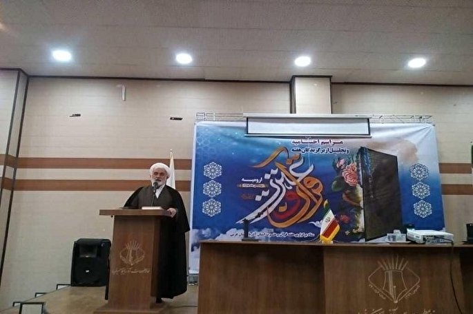 تجلیل از برگزیدگان هفته قرآن و عترت در آذربایجان‌غربی