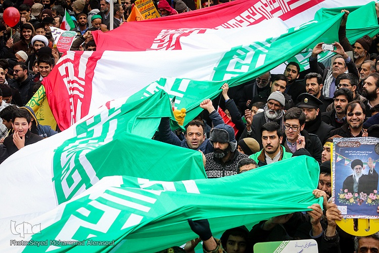 آغاز راهپیمایی سالروز پیروزی انقلاب اسلامی در مشهد با گرامیداشت یاد سردار سلیمانی