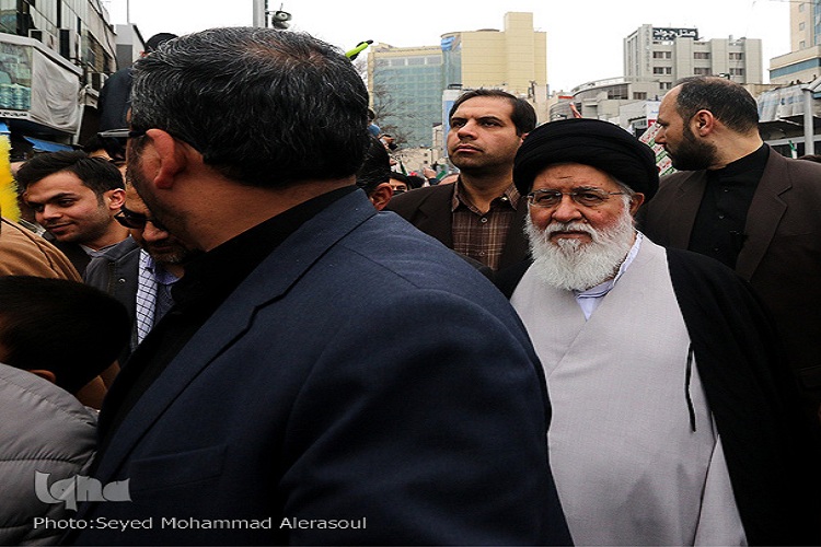 انتظار مردم این است که مسئولان همه حاج قاسم سلیمانی شوند