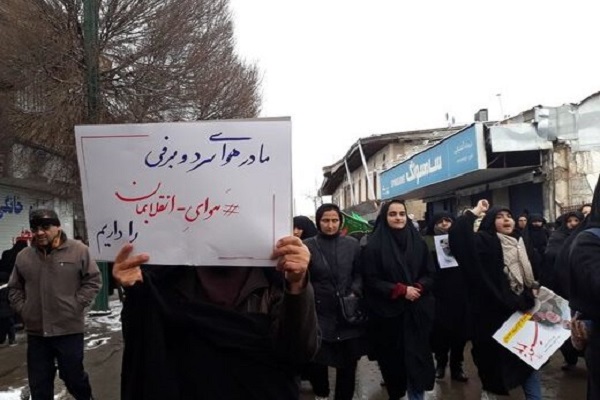 گرمای حضور مردم قزوین در 22 بهمن برفی گرمای حضور مردم قزوین در 22 بهمن برفی