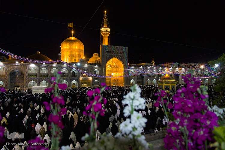 تشرف یک بانوی مسیحی به دین اسلام در حرم امام رضا(ع)