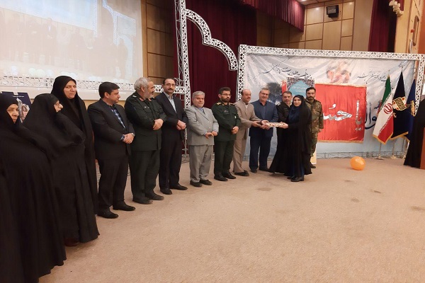تجلیل از مشاور امور بانوان جهاددانشگاهی اردبیل در جشنواره &laquo;اسوه&zwnj;های صبر و مقاومت&raquo;