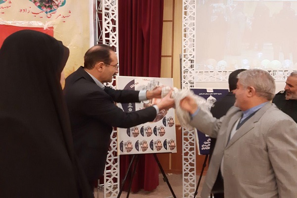 رو نمایی از کتاب &laquo;دانه&zwnj;های سفید برف&raquo; در اردبیل