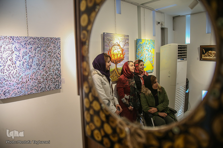 نمایشگاه فرشتهها در تنهایی سپری شد / هنرمندان توانیاب را برای نمایش دادن میخواهیم نمایشگاه فرشتهها در تنهایی سپری شد / هنرمندان توانیاب را برای نمایش دادن میخواهیم