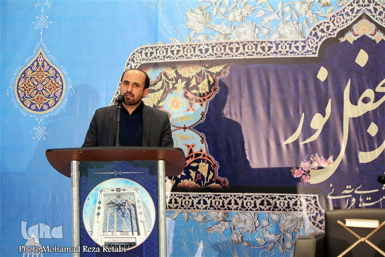 محفل انس با قرآن با یاد سردار شهید سلیمانی در تالار قرآن همدان برگزار شد