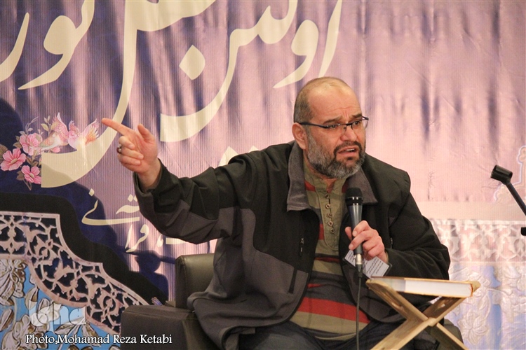 محفل انس با قرآن با یاد سردار شهید سلیمانی در تالار قرآن همدان برگزار شد