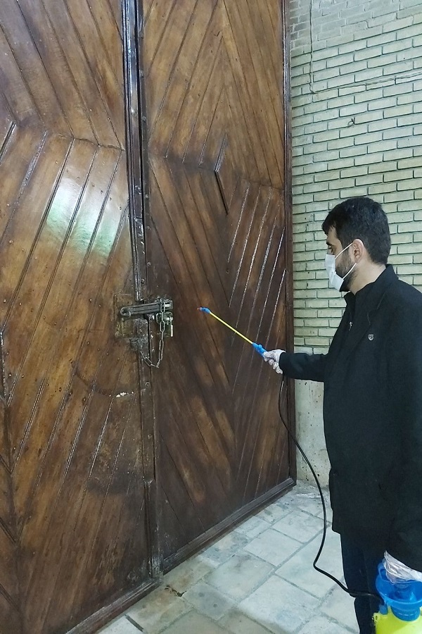 ضدعفونی و گندزدایی آستان امام‌زاده حسین (ع) قزوین
