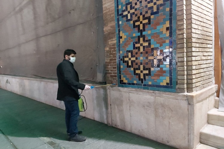ضدعفونی و گندزدایی آستان امام‌زاده حسین (ع) قزوین