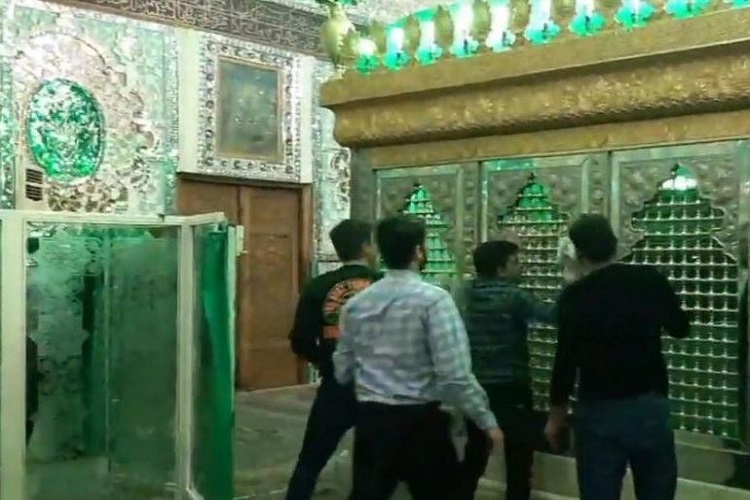 ضدعفونی و گندزدایی آستان امام‌زاده حسین (ع) قزوین