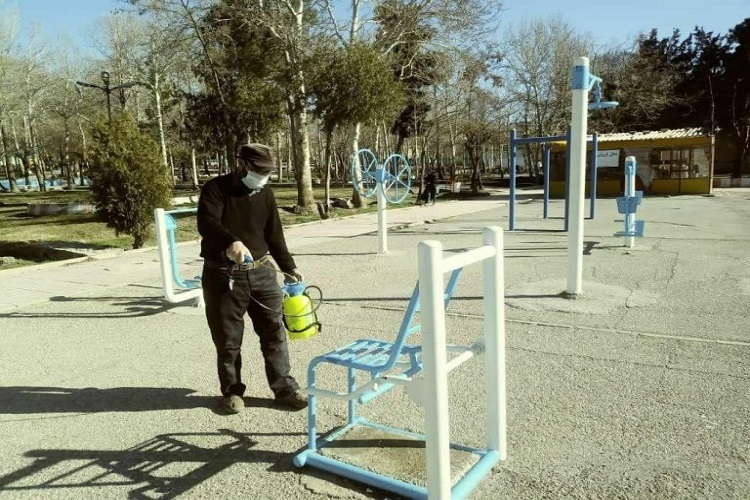 ضدعفونی مناطق حاشیه کرمانشاه توسط هیئتهای مذهبی