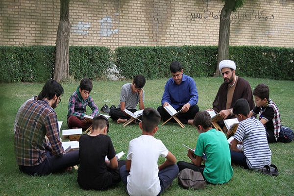 اهدای تجهیزات به 13 کانون فعال مساجد ملایر