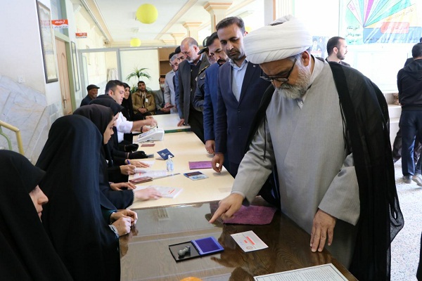 حضور مسئولان چهارمحال و بختیاری در انتخابات ۹۸