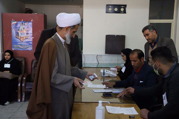 حضور مسئولان چهارمحال و بختیاری در انتخابات ۹۸