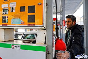 ممنوعیت پرداخت پول نقد در پمپ بنزین‌های ایلام