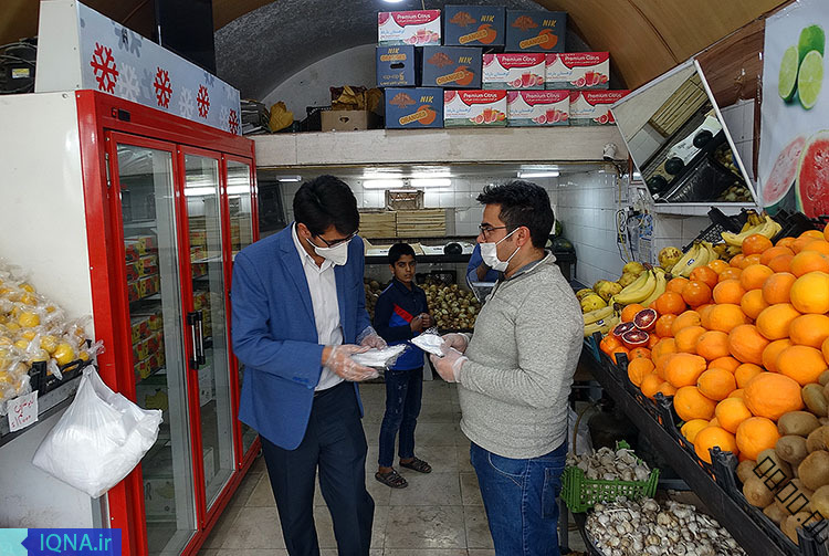 عکس| توزیع ماسک بین صنوف در معرض بیماری کرونا