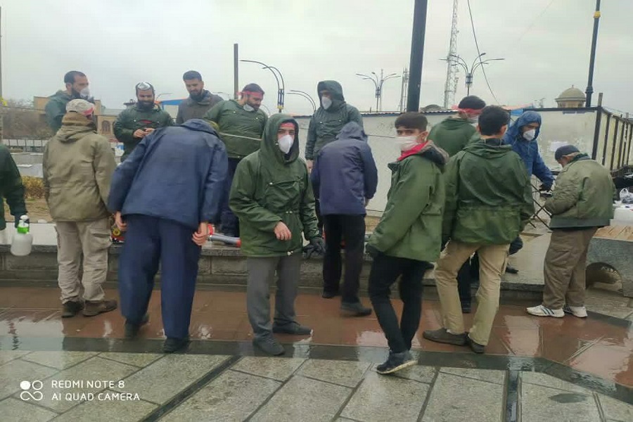 عکس| ضدعفونی کردن معابر و درب منازل از سوی پایگاه شهید آوینی همدان