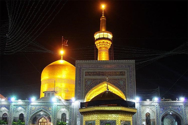 قرائت زیارت از راه دور امام رضا(ع) در هنگام سال تحویل